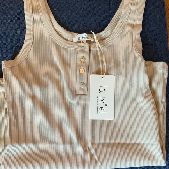 NWT Ribbed Tank - Picture 3 of 4